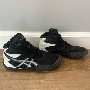 ASIC wrestling shoes size 13 boy